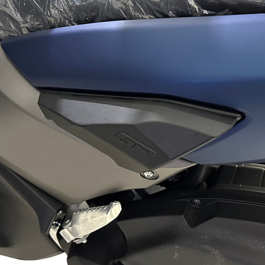 Protezioni Carene Laterali Nere per Yamaha NMAX 125 / NMAX 155 2021-2024