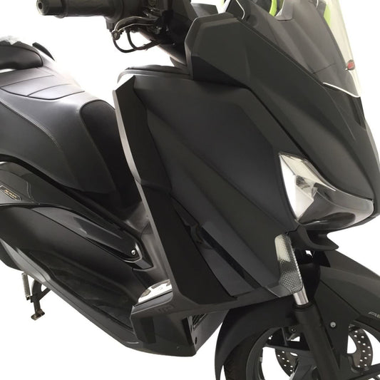 Schwarzer Karosserieschutz für Yamaha XMAX 250 / XMAX 400 2014-2017 – Detail 5