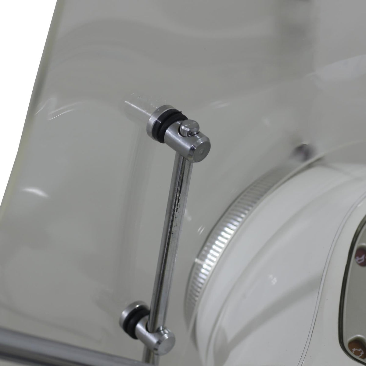 Parabrezza Trasparente 69 cm per Vespa GTS 300 / GTS 150 – dettaglio 4