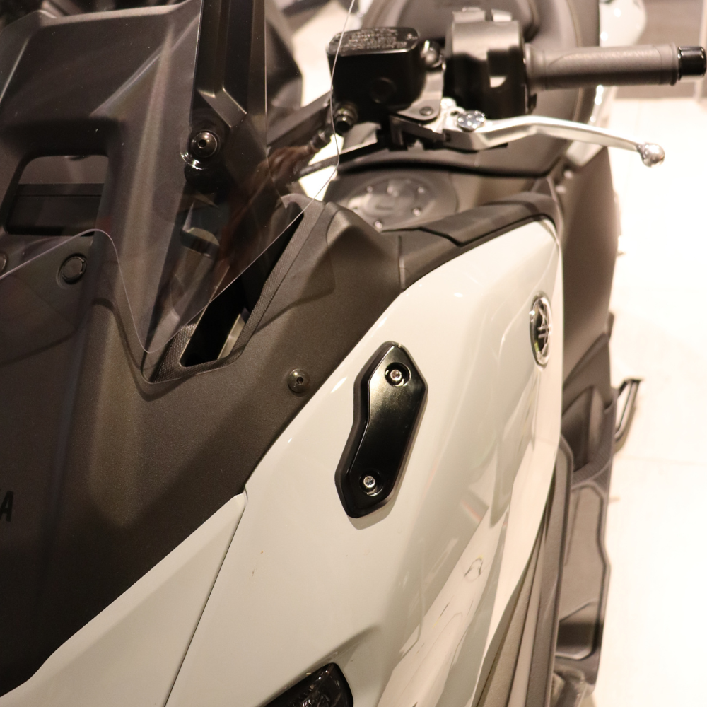 Kit Tapón Cubreorificio Derecho para Yamaha T-Max 560 2025 – FAR Italian Design