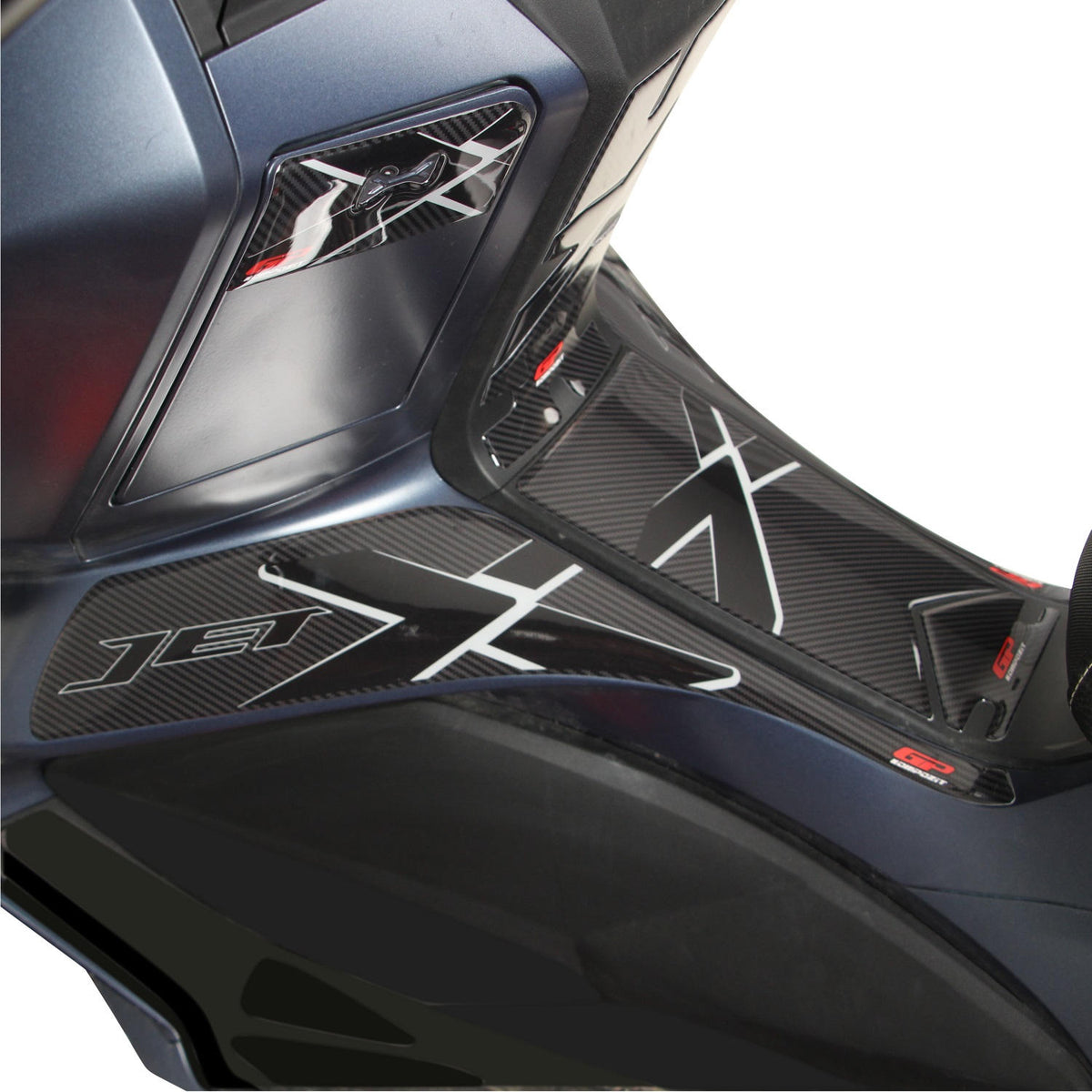 Kit Paraserbatoio Carbon per SYM Jet X 125 2022-2025 – dettaglio 3