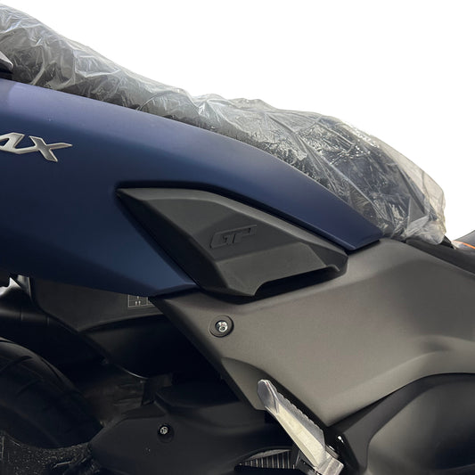 Protectores de Carenado Laterales Negros para Yamaha NMAX 125 / NMAX 155 2021-2024 – detalle 3