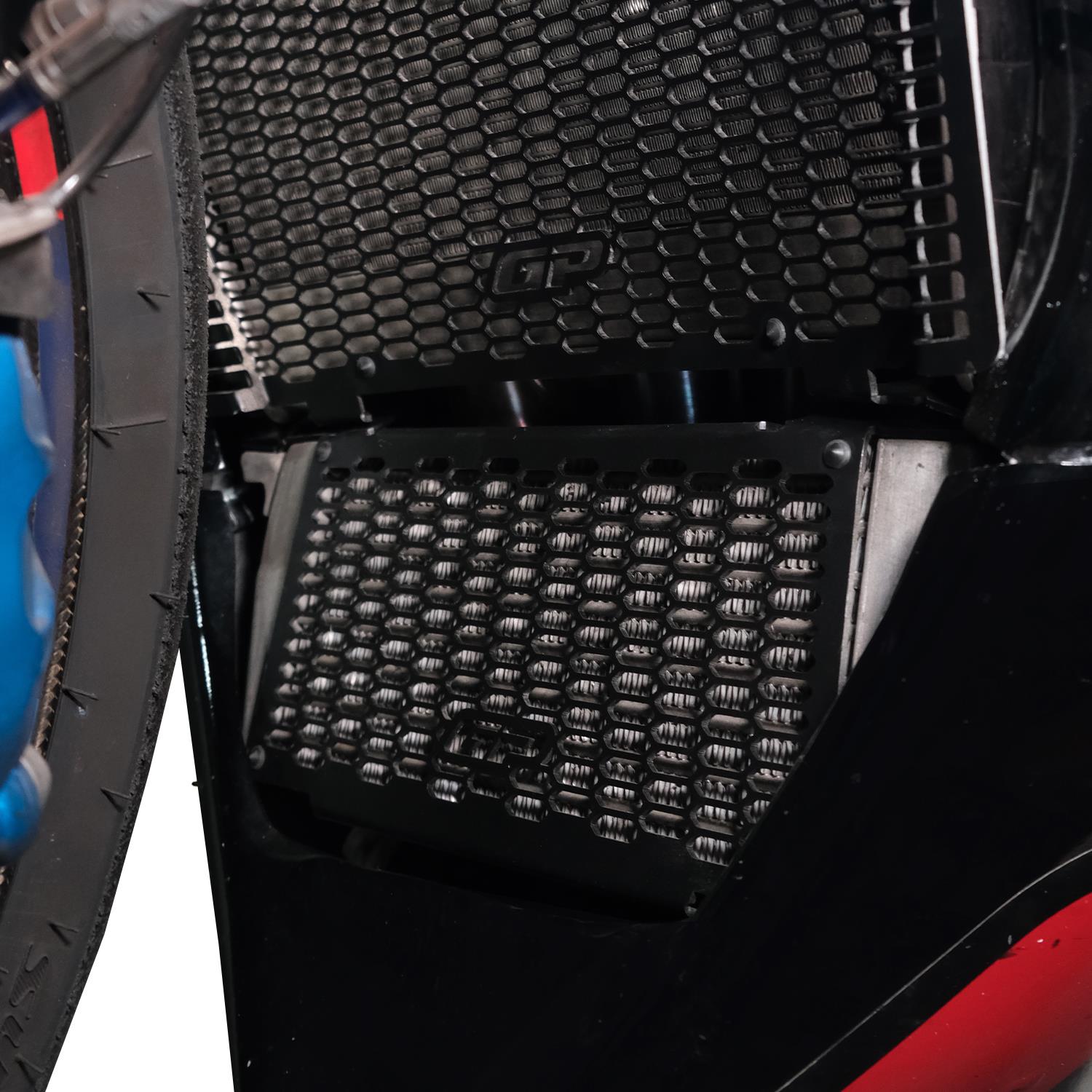 Protezione radiatore montata su BMW M 1000 RR
