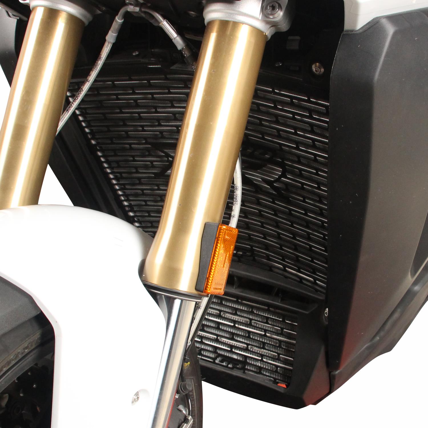 Protezione radiatore montata su BMW M 1000 XR